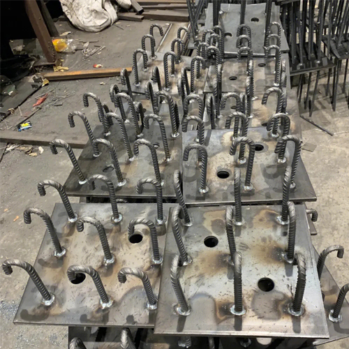 图纸中如何确定淮安预埋件的位置？